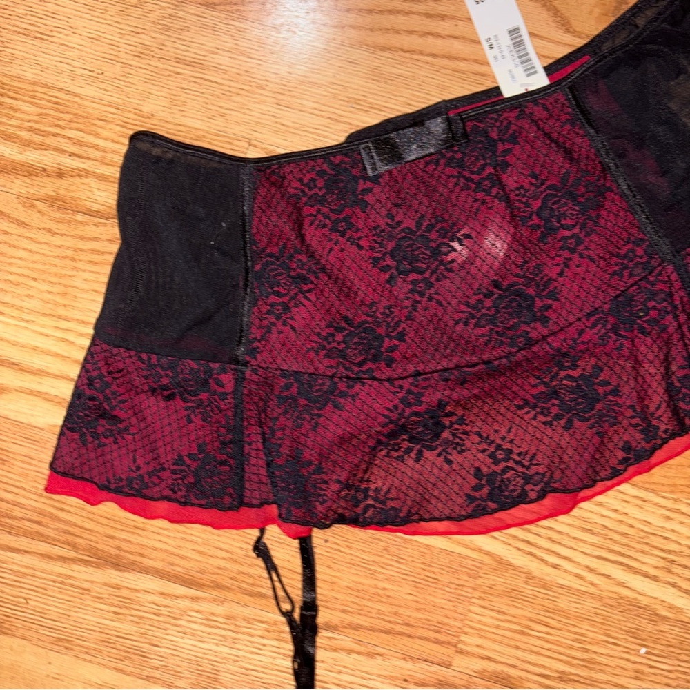 NWT La Vie en Rose Black and Red Lace Garter Skirt Size S/M Sexy - Picture 2 of 7